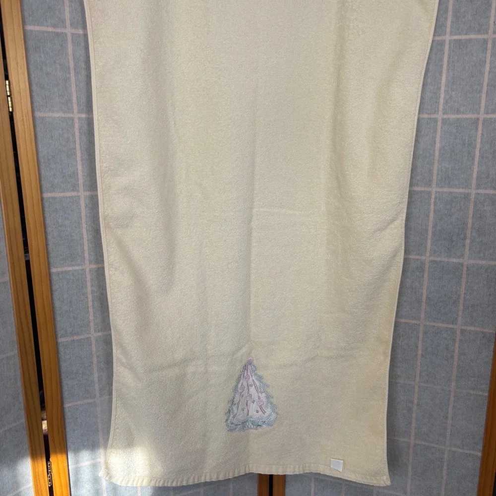 Vintage Cecil Saydah Embroidered‎ Christmas Tree Bath Towel Cream Holiday
